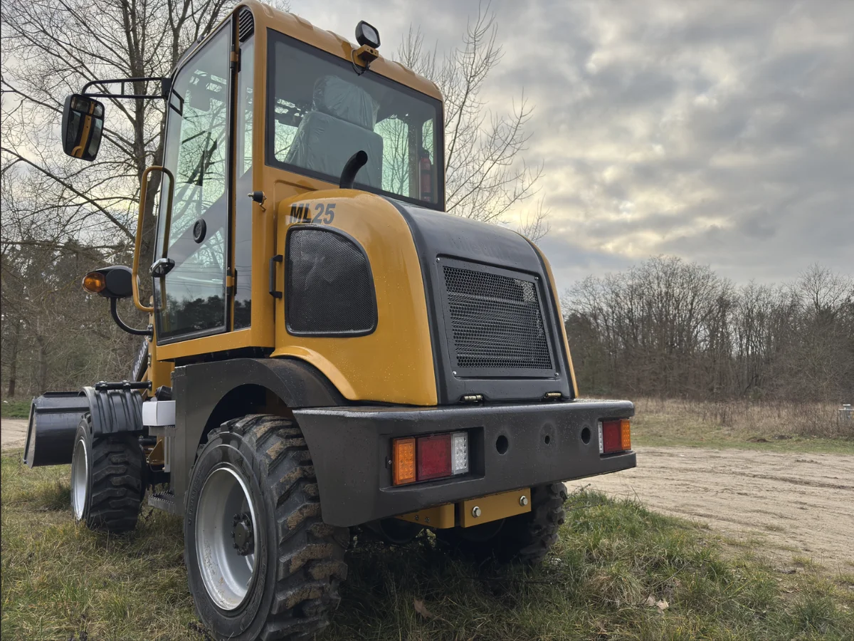 Kompakt-Radlader 2,5t - Thumbnail 3