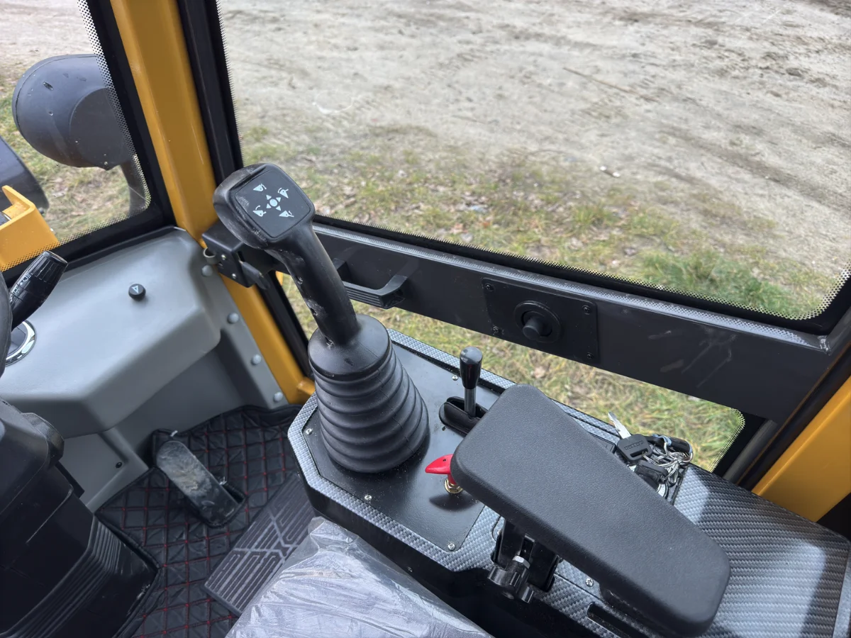 Kompakt-Radlader 2,5t - Thumbnail 8